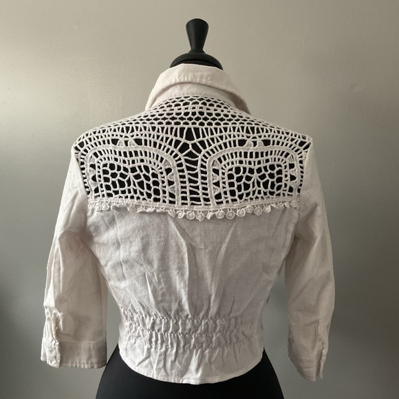 White Button-Up crop top Shirt with Lace Detail - Picture 3 of 4